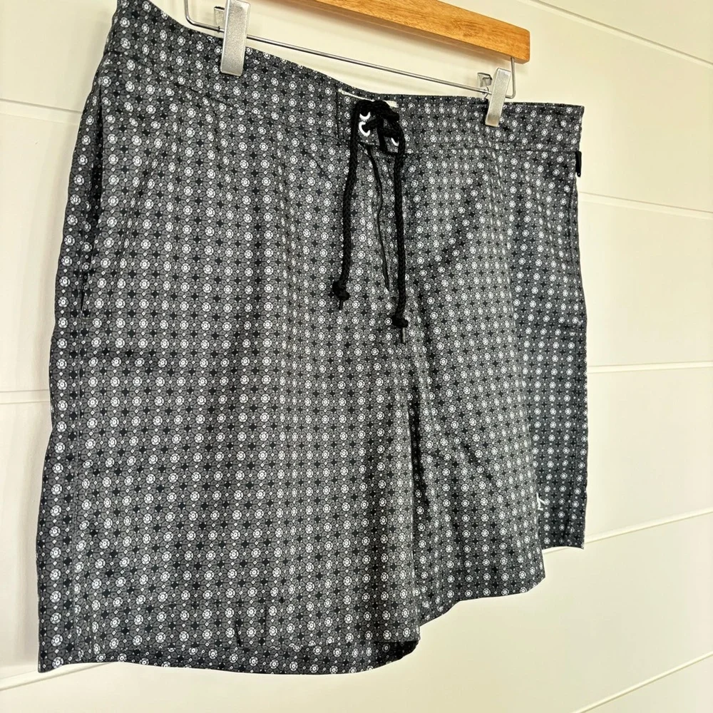 Original Penguin Lightweight Black and White Swim Shorts Size 34